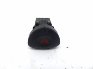 Interruttore Luci di Emergenza 8200442723  R. Clio 2 Lift