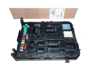 Scatola fusibili 3008, 5008 Originale 657064