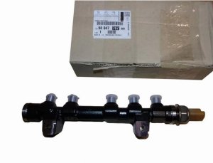 Rampa di iniezione 9804776780 Peugeot 5008 II 1.6HDI Originale