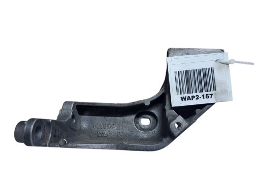 Supporto pompa di iniezione 1.9 DCI 8200157461 Renault usato originale