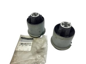 Boccola barra posteriore Kpl 7701479190 Renault Megane 02- Originale nuovo