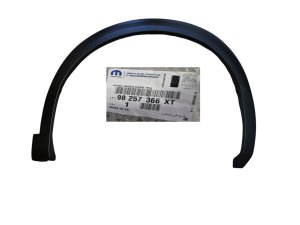 Modanatura parafango anteriore destra 98257366XT Peugeot 2008 II Nuova Originale